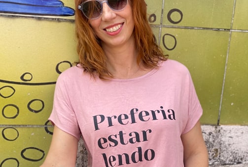 Blusinha Rosa Amora Preferia estar lendo